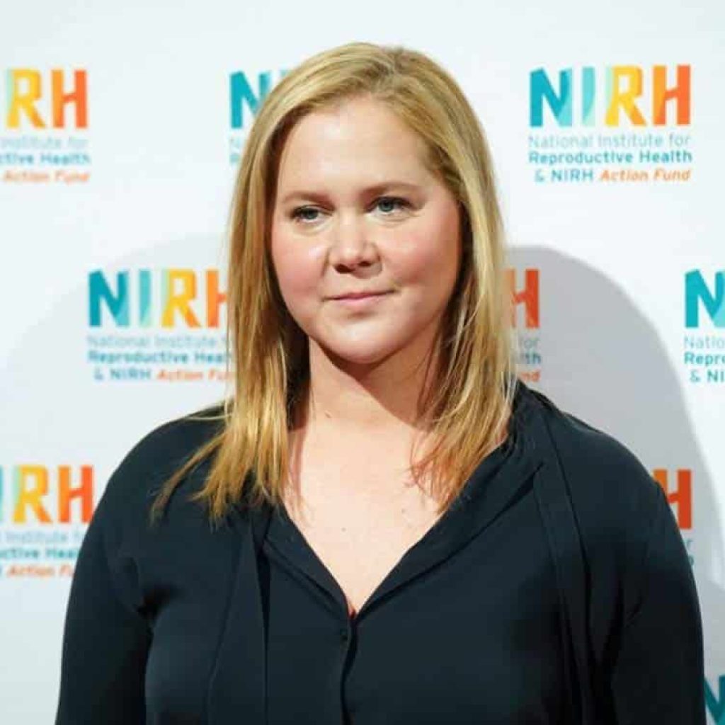 Amy Schumer Faces Puffy Face Questions With Recent Diagnosis Of Cushing ...